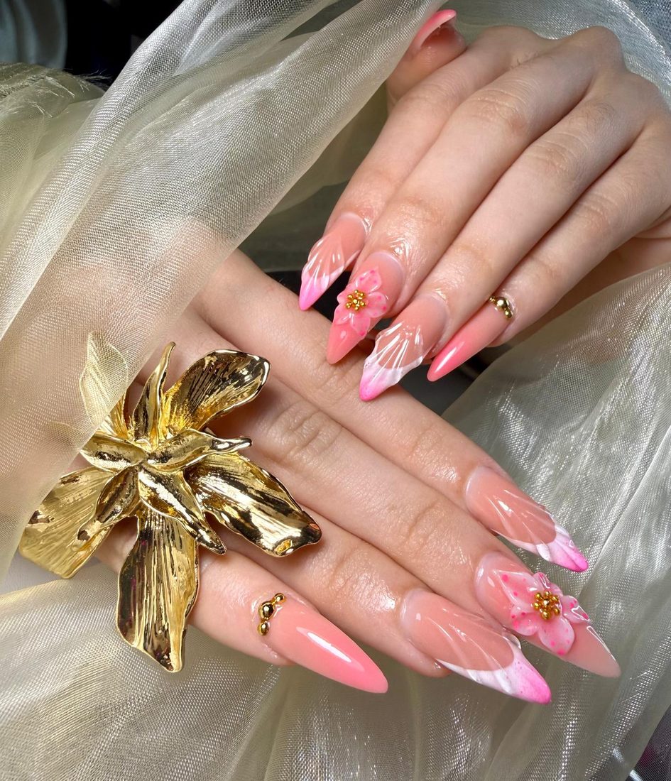 Uñas de gel rosadas con flores 3D hechas en MV Premium Nails & Spa, Tampa